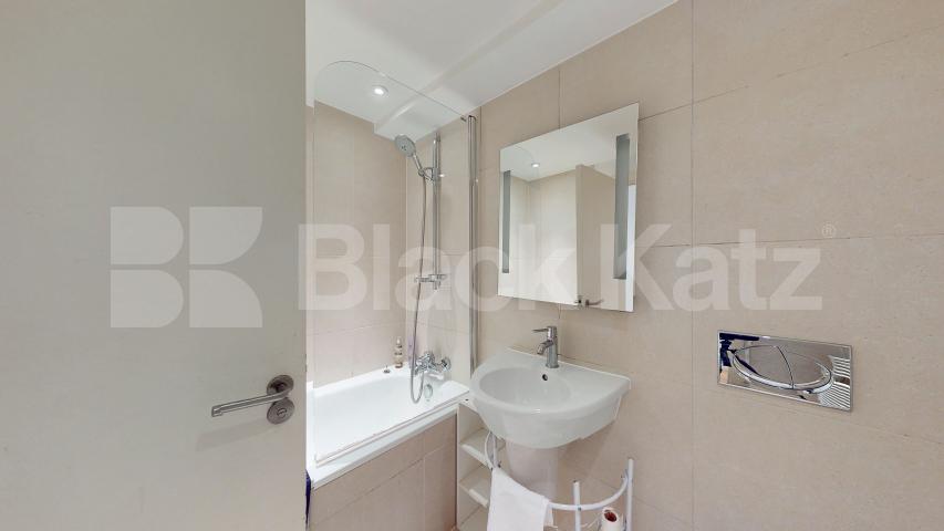 Bright & Spacious 2 Bed Apartment Moments from King’s Cross York Way, Holloway